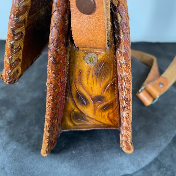 Vintage Hand Tooled, Mexican Leather Purse in Fair Condition, Priced to Sell, - Picture 7 of 12